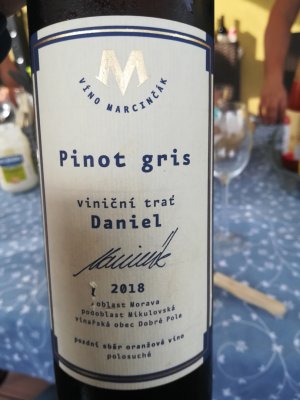 Fľaša vína Pinot gris 2018, pozdný sber (polosuché)