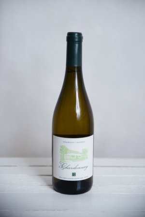 Fľaša vína Chardonnay 2018, pozdný sber (suché)