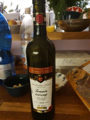 Fľaša vína Tramín červený 2019, výber z hrozna (polosladké)