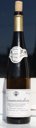 Fľaša vína Donauriesling 2019, pozdný sber (polosuché)
