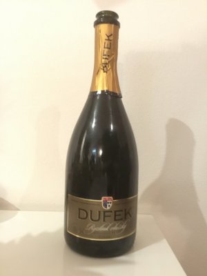 Fľaša vína Ryzlink vlašský. Limitovaná edice 2013, pestovateľský sekt (extra brut)