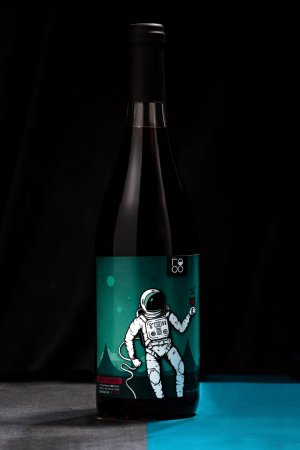 Fľaša vína Kosmonaut 2018, zemské víno (polosuché)