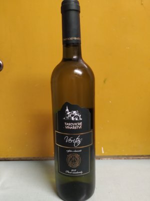 Fľaša vína Veritas 2017, výber z hrozna (polosladké)