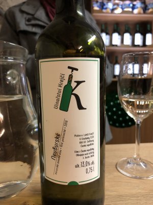 Fľaša vína Neuburské 2016, zemské víno (suché)