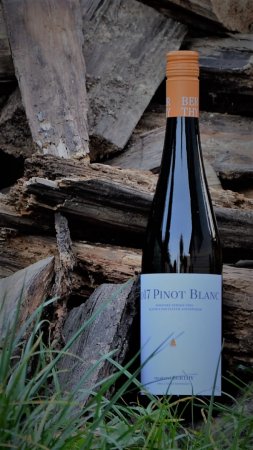 Fľaša vína Pinot Blanc 2017, zemské víno (suché)