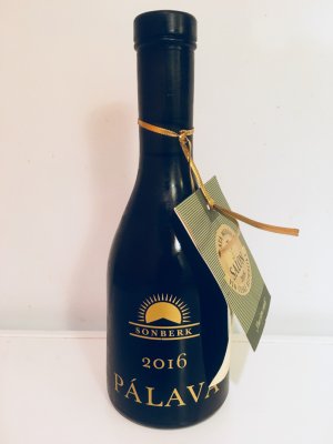 Fľaša vína Pálava 2016, slamové víno (sladké)