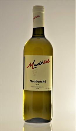 Fľaša vína Neuburské 2016, zemské víno (suché)