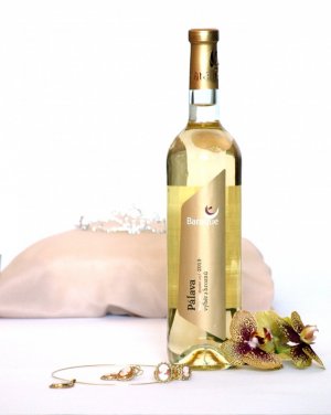 Fľaša vína Pálava 2015, výber z hrozna (polosladké)