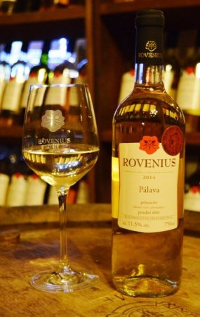 Fľaša vína Pálava 2014, pozdný sber (polosuché)