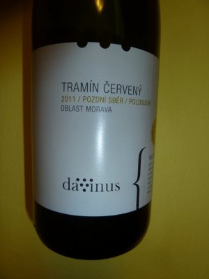 Fľaša vína Tramín červený 2011, pozdný sber (polosuché)