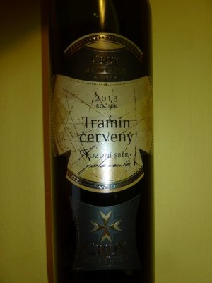 Fľaša vína Tramín červený 2013, pozdný sber (polosuché)