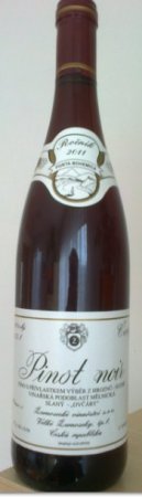 Fľaša vína Pinot noir 2011, výber z hrozna (suché)