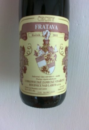 Fľaša vína Fratava 2011, akostné víno (suché)