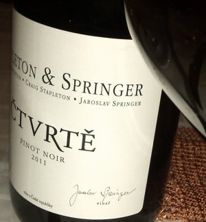 Fľaša vína Pinot noir (Čtvrtě) 2011, zemské víno (suché)