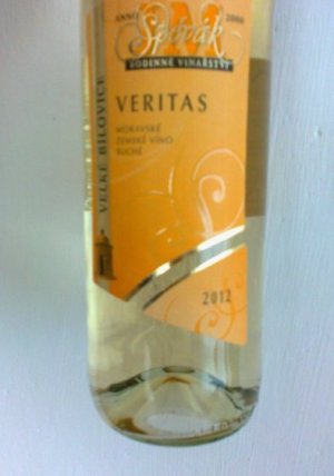 Fľaša vína Veritas 2012, zemské víno (suché)