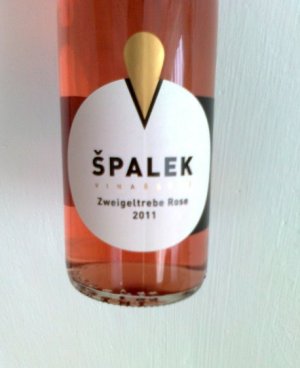 Fľaša vína Zweigeltrebe rosé 2011, pozdný sber (suché)
