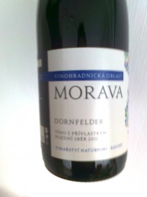 Fľaša vína Dorfnfelder (Morava) 2011, pozdný sber (suché)