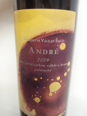 Fľaša vína André 2009, výber z hrozna (polosuché)