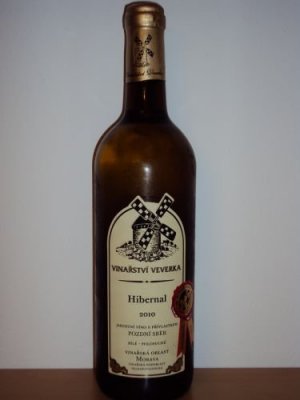 Fľaša vína Hibernal 2010, pozdný sber (polosuché)