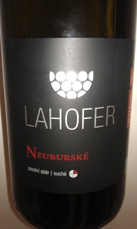 Fľaša vína Neuburské 2011, pozdný sber (suché)