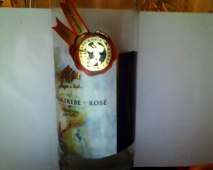 Fľaša vína Zweigeltrebe rosé 2010, zemské víno (polosladké)